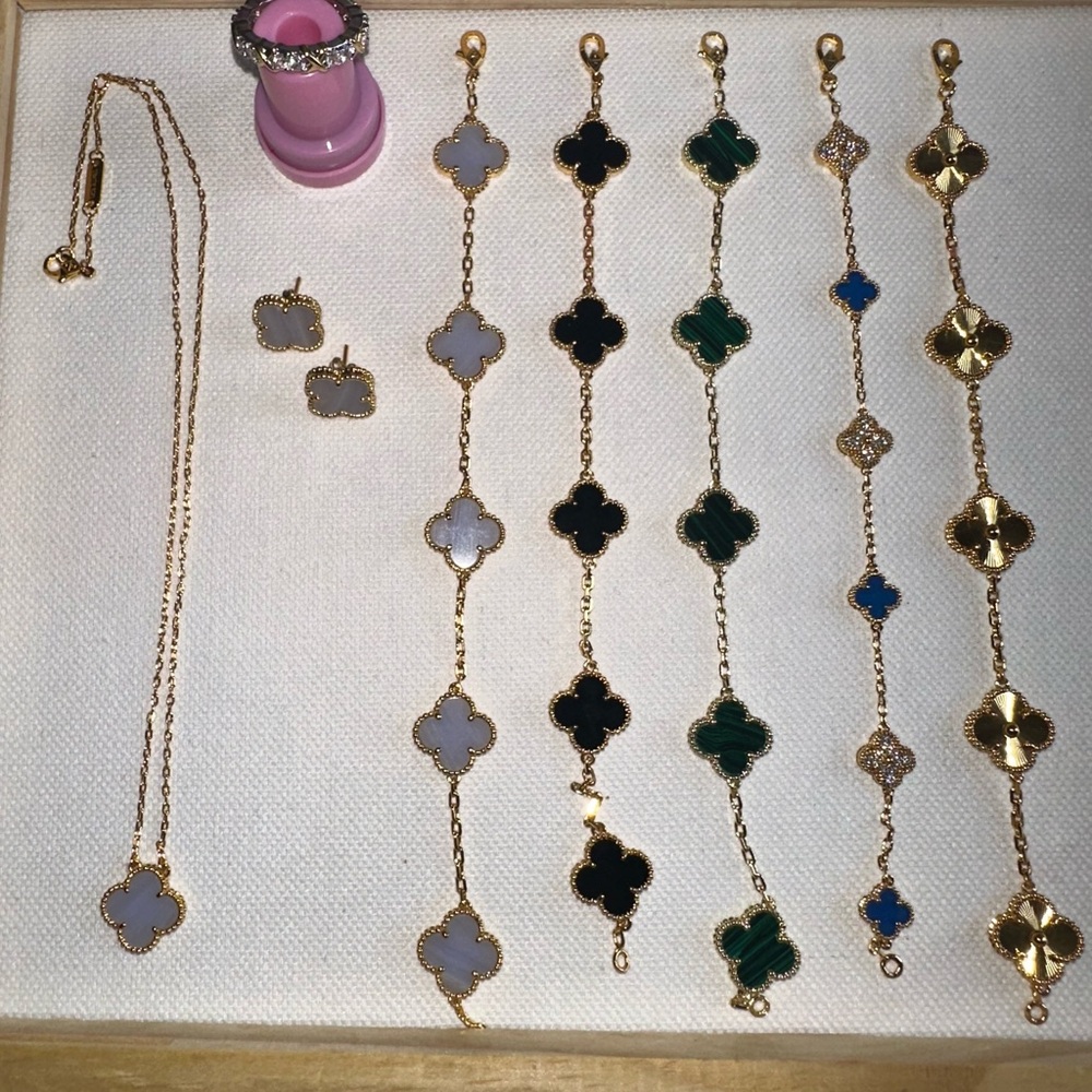 Elegant Gold and Multicolor Clover Jewelry Set